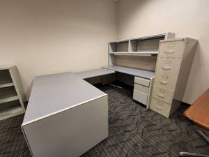 lot 49129 image: U Shape 2 Tone Desk