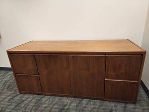 lot 49136 image: Mahogany Credenza Cabinet