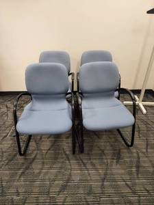 lot 49139 image: 4 Blue Lobby Chairs