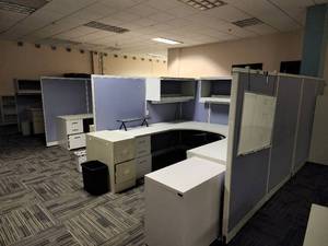 lot 49143 image: 6 Standard 6ft U Shape Cubicle Workstations