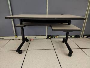 lot 49177 image: Mobile Workstation