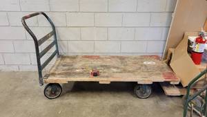 lot 40268 image: Metal Utility Cart on Casters