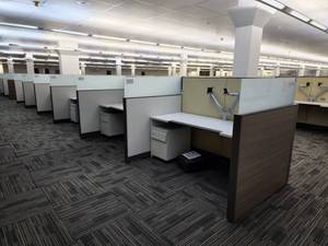 lot 49010 image: 10 Standard Workstation Cubicle Units