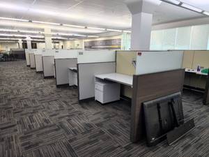 lot 49011 image: 6 Standard 6ft Workstation Cubicles
