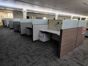 lot 49020 image: 13 Standard 6ft Workstation Cubicle Unit