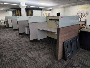 lot 49026 image: 5 Standard Workstation Cubicles