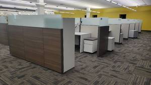 lot 22504 image: Steelcase 11-Unit Cubicle Workstations
