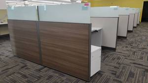 lot 22512 image: Double-Sided Steelcase 10-Unit Cubicle&nbspWorkstations