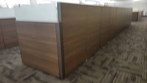 lot 22524 image: Single-Sided Steelcase 5-Unit Cubicle&nbspWorkstations