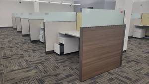 lot 22529 image: Double-Sided Steelcase 9-Unit Cubical Workstations