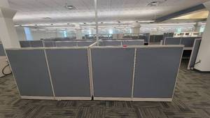 lot 22542 image: Double-Sided Steelcase 4-Unit Cubicle Workstations W L-Shaped Desks