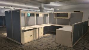 lot 22546 image: Blue Gray Double-Sided Steelcase 4-Unit Cubicle Workstations&nbsp