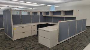 lot 22560 image: Blue Gray Double-Sided Steelcase 4-Unit Cubicle Workstations