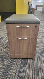 lot 22600 image: Brown Steelcase 2-Drawer Filing Cabinet W a Gray Leather Cushioned Top