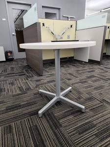 lot 29727 image: White Round Table