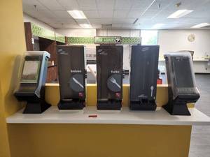 lot 29742 image: Lot of 5 Restaurant Dispensers