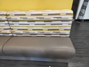 lot 29748 image: 4ft Grey and Yellow Pattern Booth