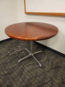 lot 29766 image: Round Table