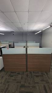 lot 40026 image: Double-Sided Steelcase 5-Unit Cubicle Workstations&nbsp