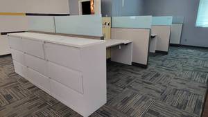 lot 40027 image: Double-Sided Steelcase 4-Unit Cubicle Workstations&nbsp