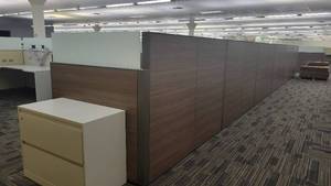 lot 40029 image: Single-Sided Steelcase 6-Unit Cubicle Workstations&nbsp