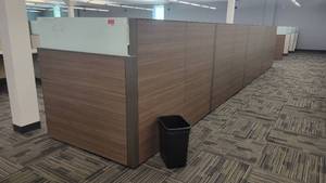 lot 40030 image: Single-Sided Steelcase 4-Unit Cubicle Workstations&nbsp