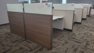 lot 40031 image: Double-Sided Steelcase 6-Unit Cubicle Workstations W a Suite&nbsp