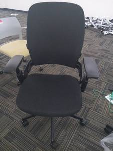 lot 40064 image: Steelcase Black Office Chair