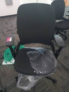 lot 40065 image: Steelcase Black Office Chair