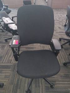 lot 40066 image: Steelcase Black Office Chair
