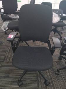 lot 40067 image: Steelcase Black Office Chair