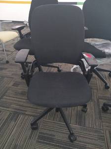 lot 40069 image: Steelcase Black Office Chair