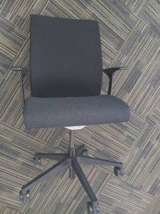 lot 40073 image: Steelcase Black Office Chair