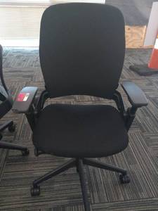 lot 40077 image: Steelcase Black Office Chair
