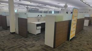 lot 40082 image: Office 4-Unit Cubical Station W Steelcase U-Shaped Desk