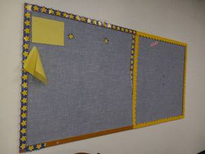 lot 40144 image: Studio Stand and Bulletin Board