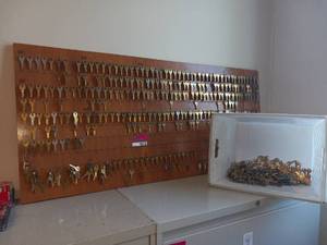 lot 40178 image: Large Lot of Steelcase Keys