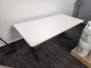 lot 40194 image: Steelcase 6ft White Conference Table