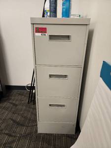 lot 40206 image: 3 Drawer Filing Cabinet
