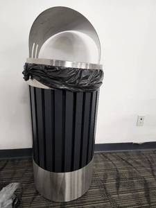 lot 40225 image: Trash Can