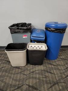 lot 40230 image: Lot of Recyling and Trash Cans