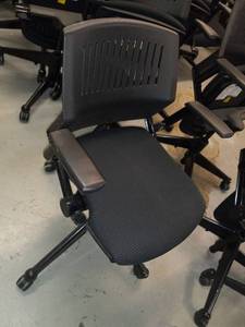 lot 49299 image: Lot of 2 Steelcase Coalesse Chair