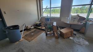 lot 37154 image: Contents of Room - Baldor Reliance Premium Efficiency Motor, 4-Tier Metro Rack, Cutler Hammer Products, and More