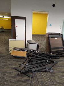 lot 49195 image: Steelcase Cubicle Desk