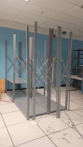 lot 49200 image: 4 Metal Shelves