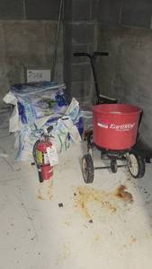 lot 49216 image: Earthway EV-N-SPRED and 7 Bags of Eco Friendly Ice Melt (Salt)