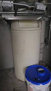 lot 49233 image: Lot of 2 Outdoor Rubbermaid Trash Bins W Lids