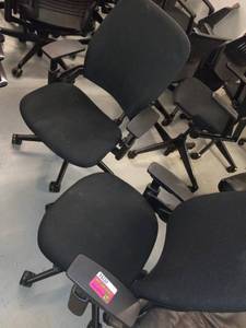 lot 49295 image: Lot of 2 Steelcase Office Chairs With Lumbar Support