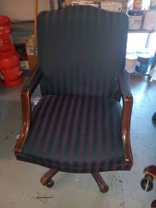 lot 49311 image: Kimball International Executive Chair Green and Maroon in Color