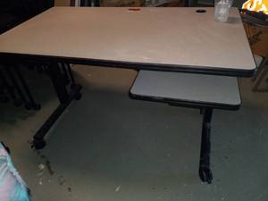 lot 49344 image: Steelcase Office Desk With Under Storage